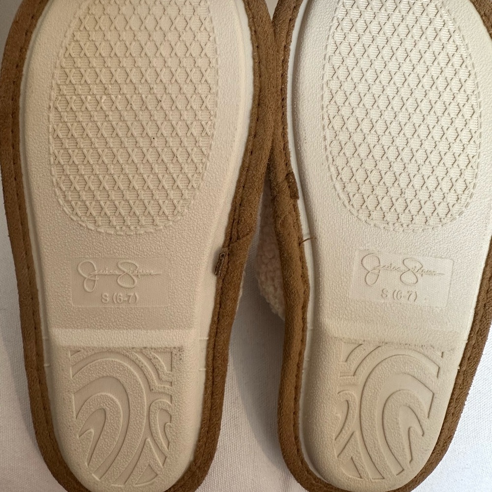 NWT: Jessica Simpson Cream Slippers with Pearl Accents - Picture 2 of 2